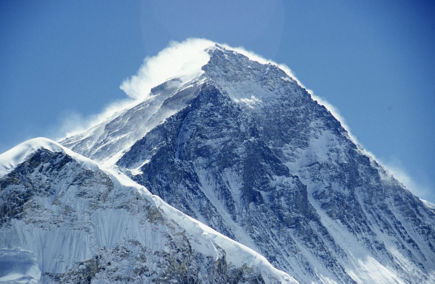 Nepalis asuv Džomolungma, mis oma 8848 meetriga on maailma kõrgeim mägi
