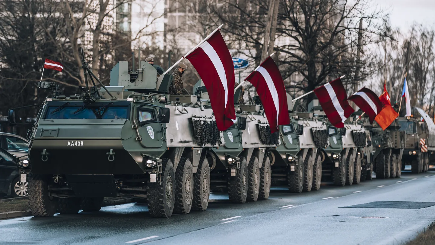 Латвийские военнослужащие на параде в честь Дня Лачплесиса