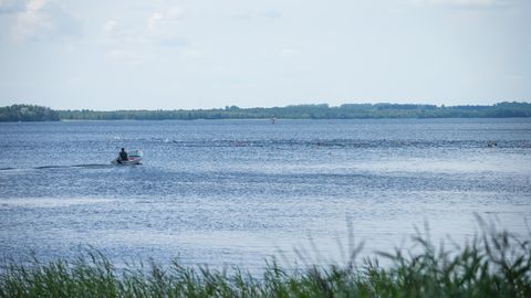 Kalamees leidis Saadjärve põhjast paadi
