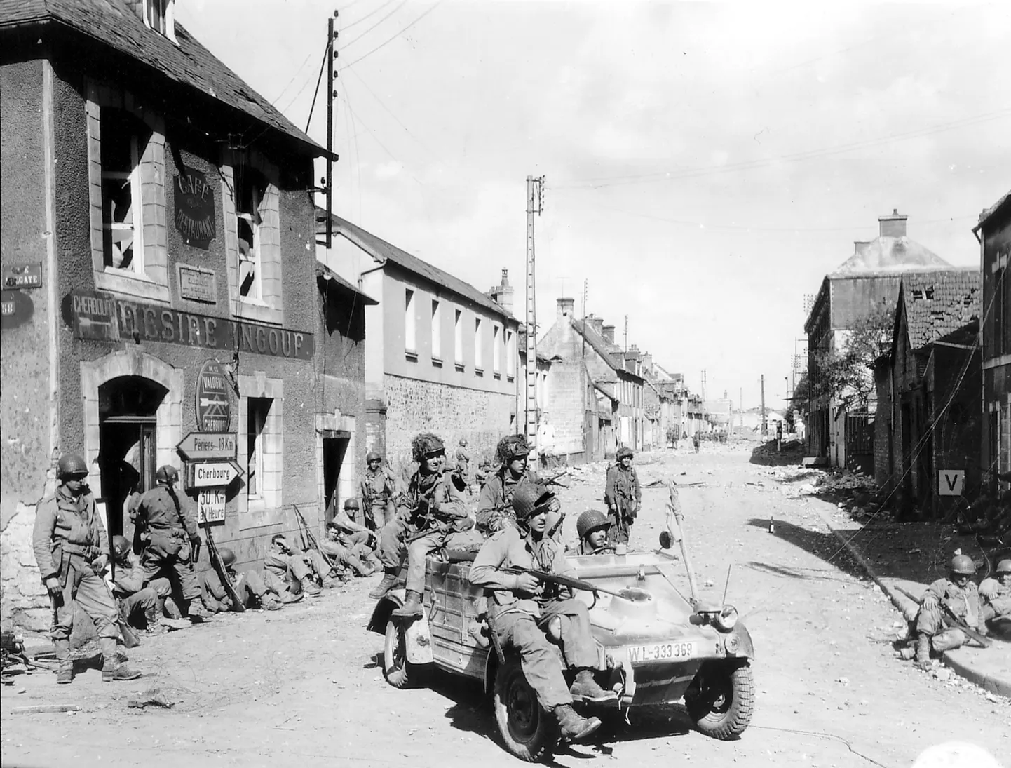 USA sõdurid juunis 1944 Prantsusmaal Carentanis. Pilt on illustreeriv