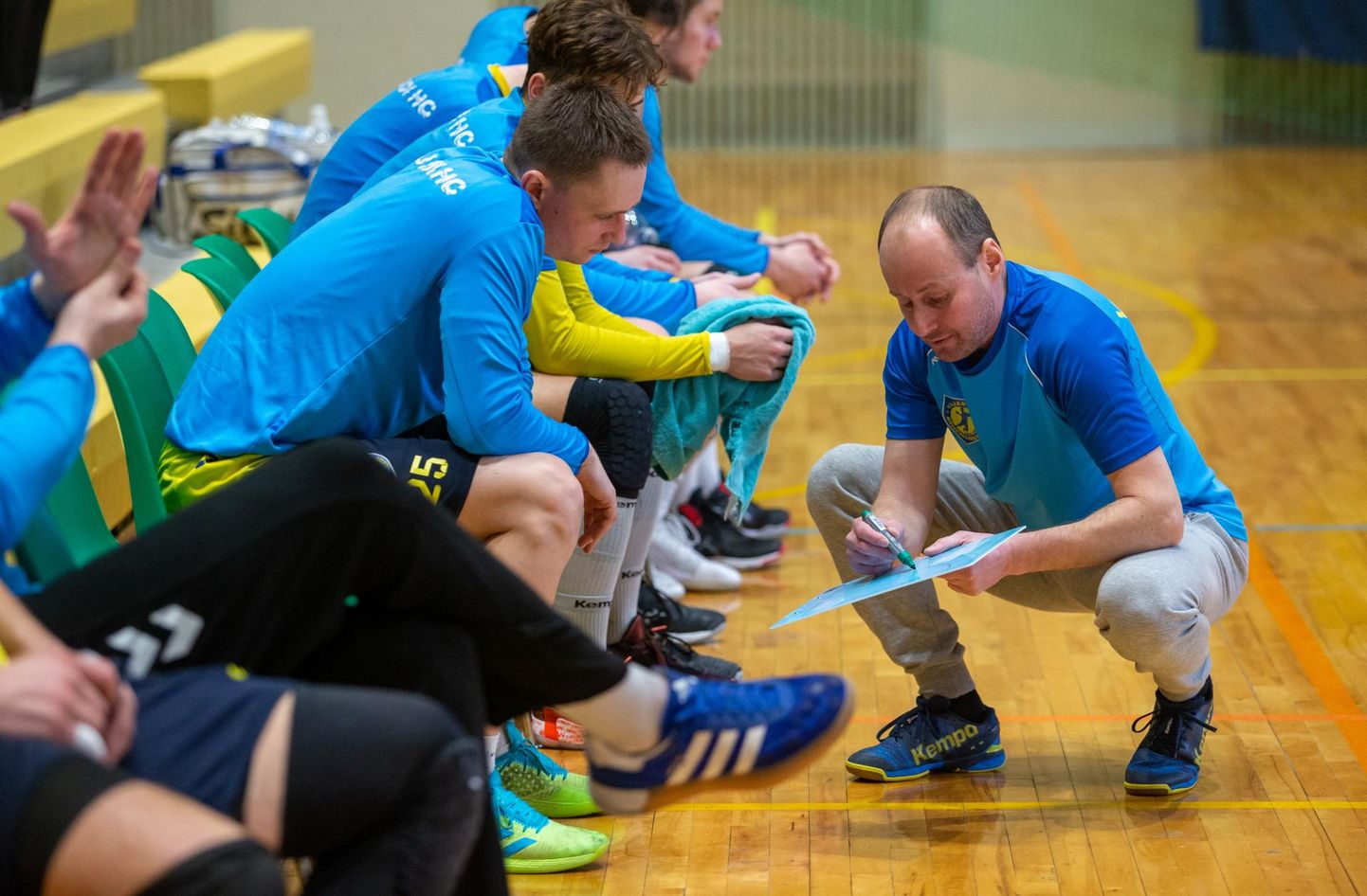 Algaval hooajal tuleb Viljandi HC peatreeneril Marko Koksil mängujooniste tegemiseks rohkem markerit kulutada, sest meeskond osaleb ka eurosarjas.