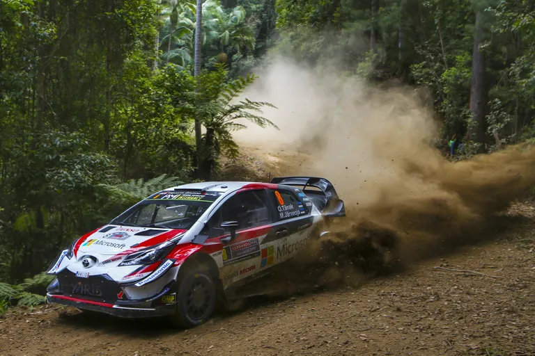 Ott Tänak ja Martin Järveoaja püsisid hooaja lõpumeetriteni tiitlikonkurentsis.