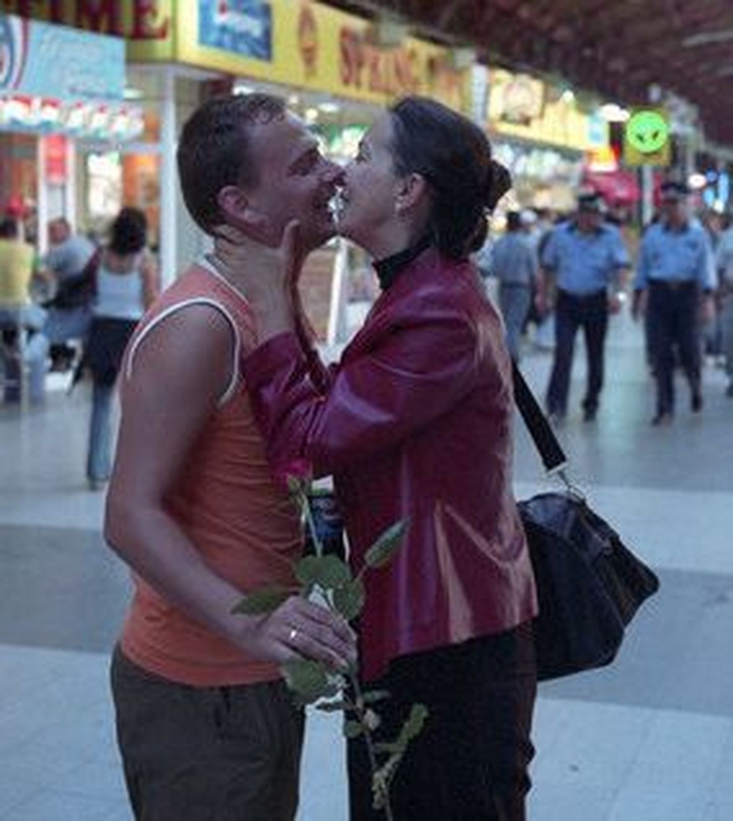 Türgis keelati uue gripi tõttu suudlemine