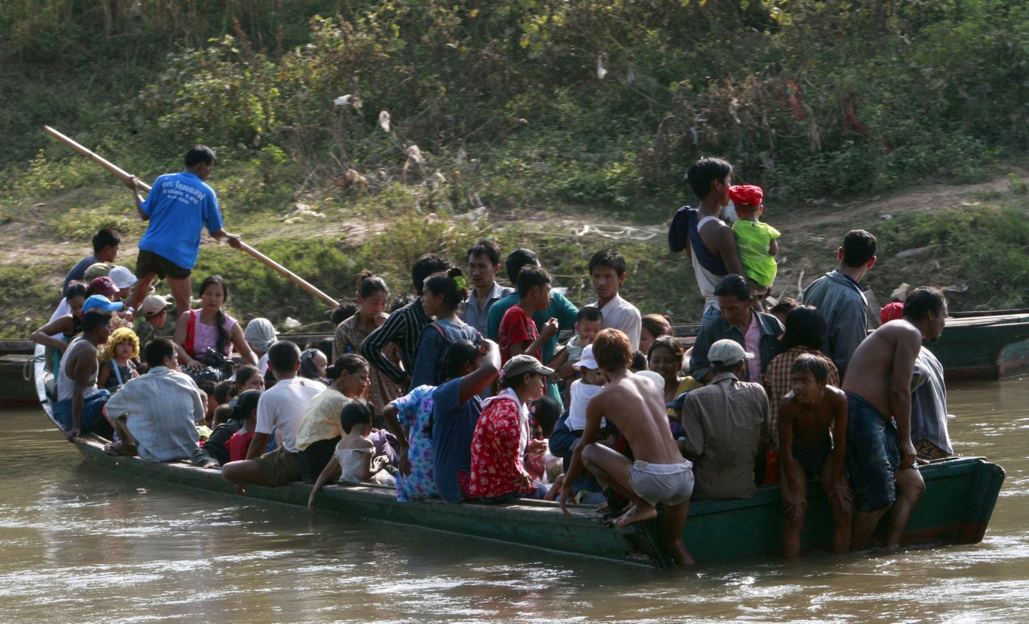 Birma põgenikud teel Mae Soti Tais.