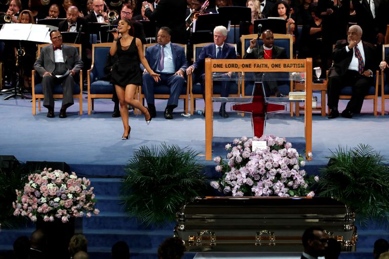 Ariana Grande Aretha Franklini matusel esinemas. 