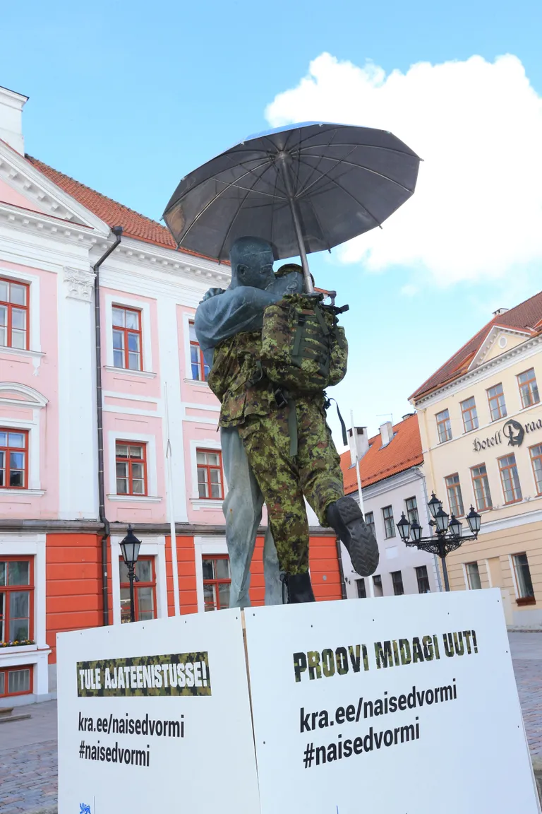 Suudlevad tudengid. / Foto MARGUS ANSU, TARTU POSTIMEES