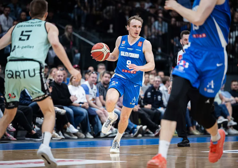 Mängujuht Severi Kaukiainen (palliga) panustas viimasesse võitu 9 punkti ja 8 korvisööduga ning valiti finaalseeria väärtuslikemaks mängijaks.