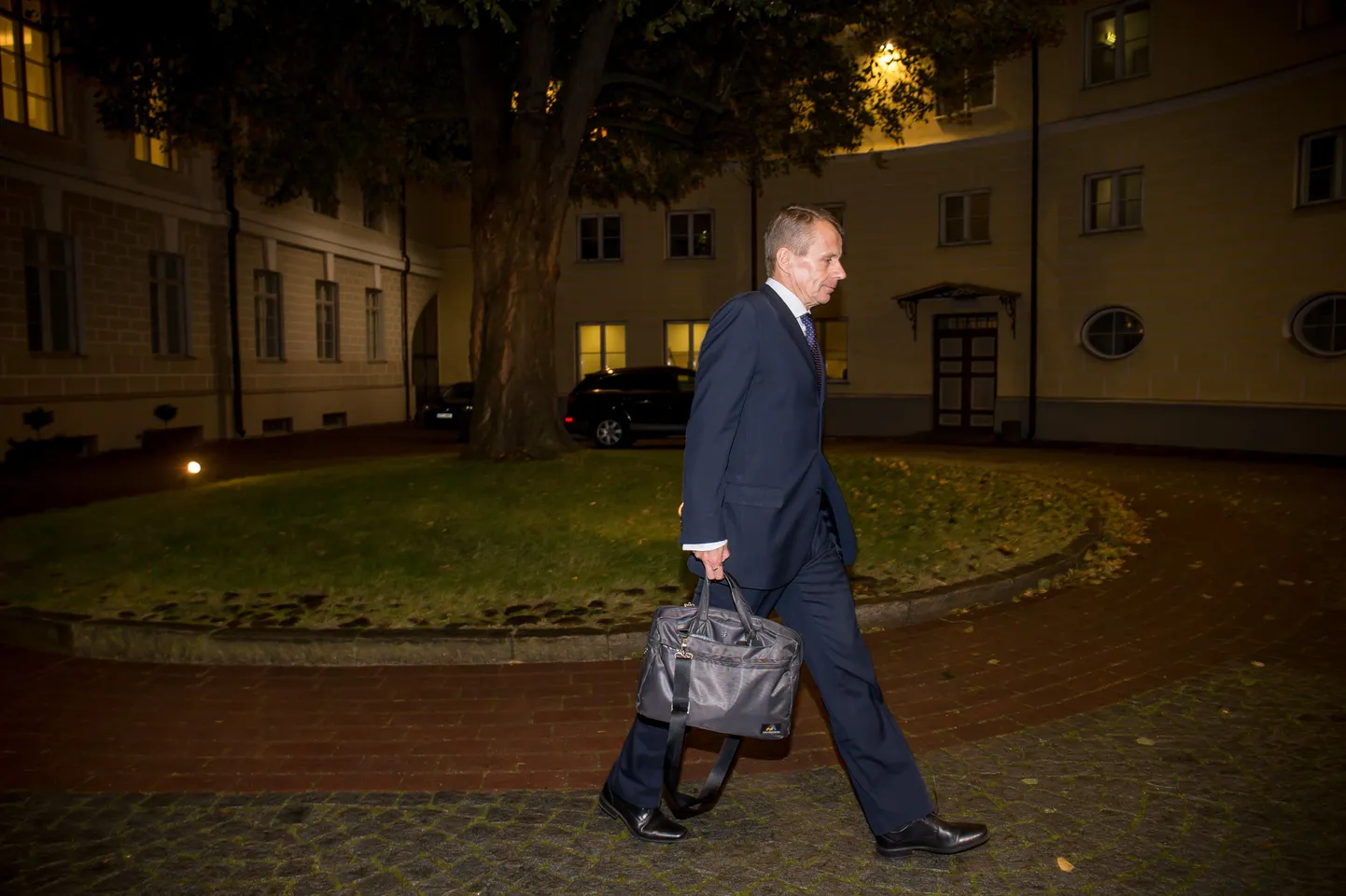 Jürgen Ligi lahkub Stenbocki majast.