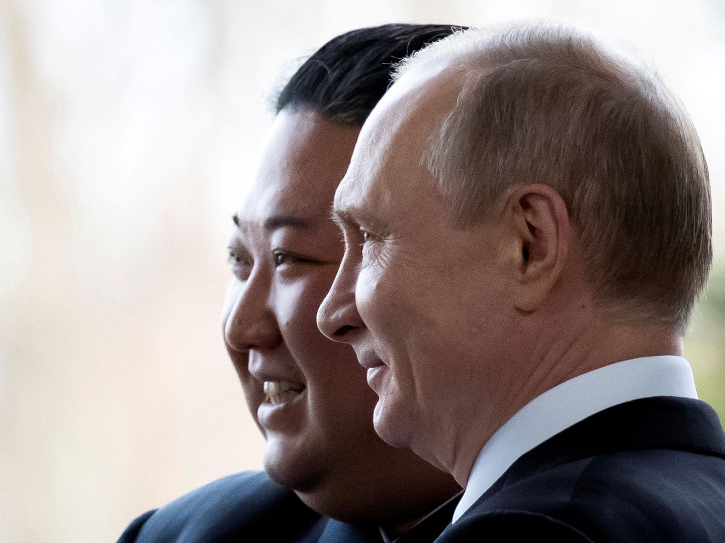 Лидеры Северной Кореи и России Ким Чен Ын и Владимир Путин.