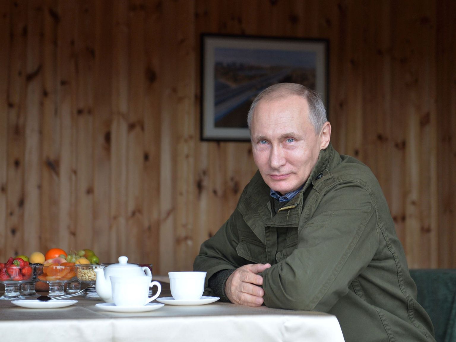 2933188 09/10/2016 September 10, 2016. Russian President Vladimir Putin during a meeting with Prime Minister Dmitry Medvedev on Lipno Island, Novgorod Region. Alexei Druzhinin/Sputnik
