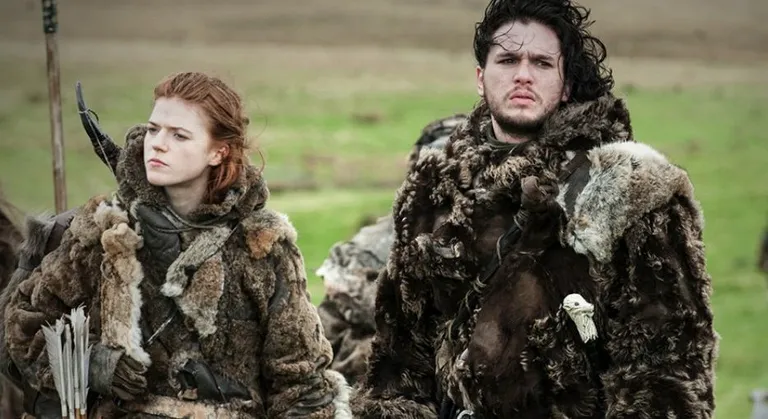 Yrgitte (Rose Leslie) ja Jon Snow (Kit Harington)