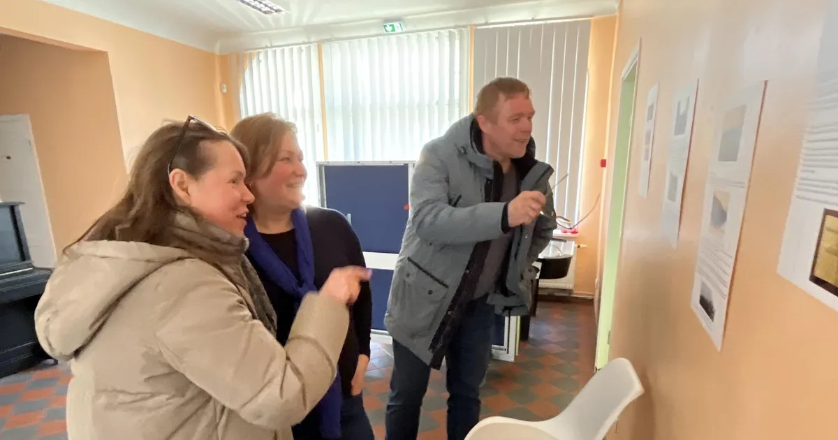 Sindi linn võlus avastajaid rongisõidu, giidituuride ja vanade majade ...