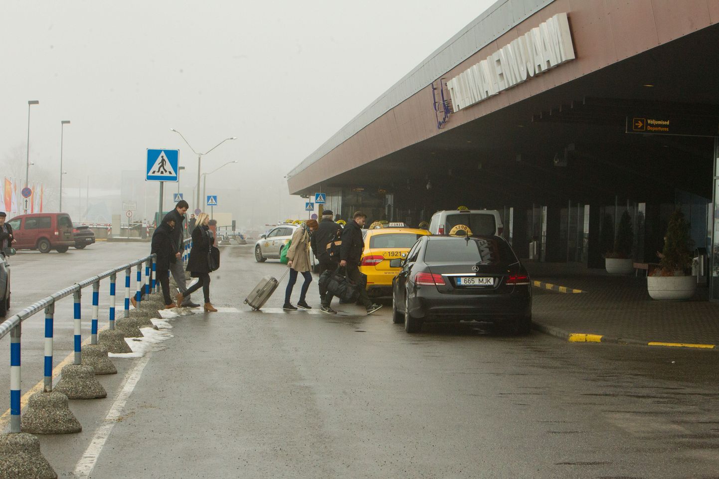 Tallinna lennujaama ülemisele tasandile tänasest autoga ei pääse.