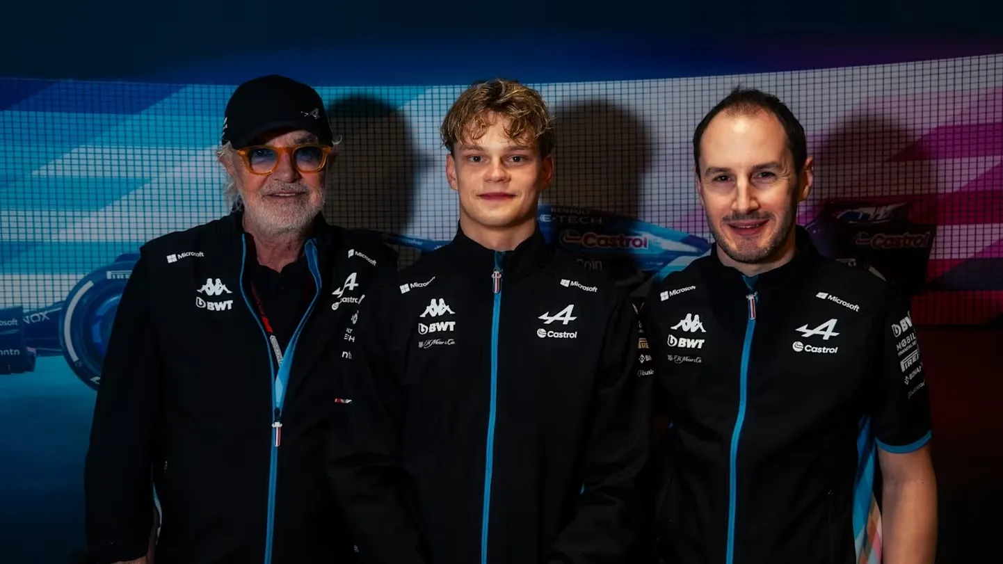 Vasakult: Flavio Briatore, Paul Aron ja Oliver Oakes.