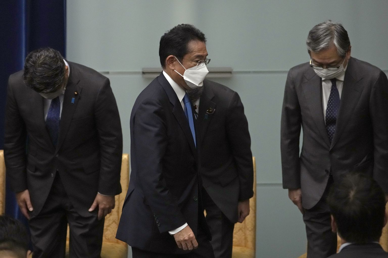 Jaapani peaminister Fumio Kishida lahkub kolmapäeval pressikonverentsilt, millel ta teatas, et võimuerakond katkestab sidemed ühendamiskirikuga.