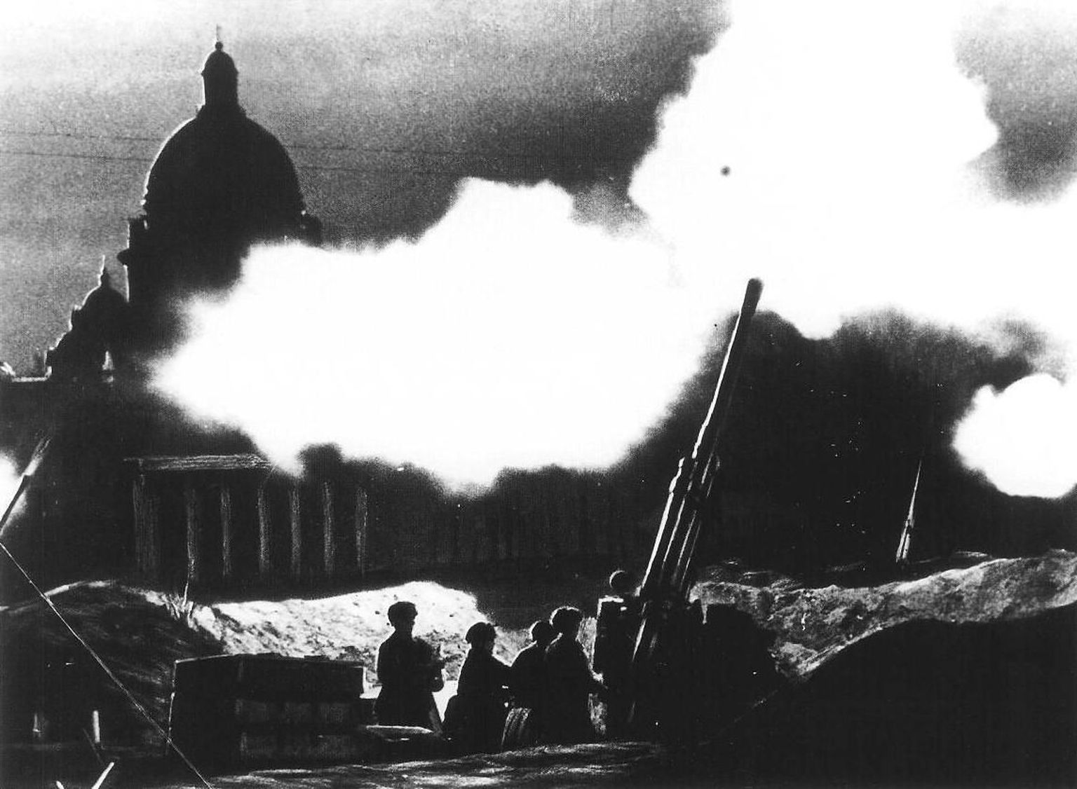 Leningradi blokaad. Lahingutegevus Iisaku katedraali ees.