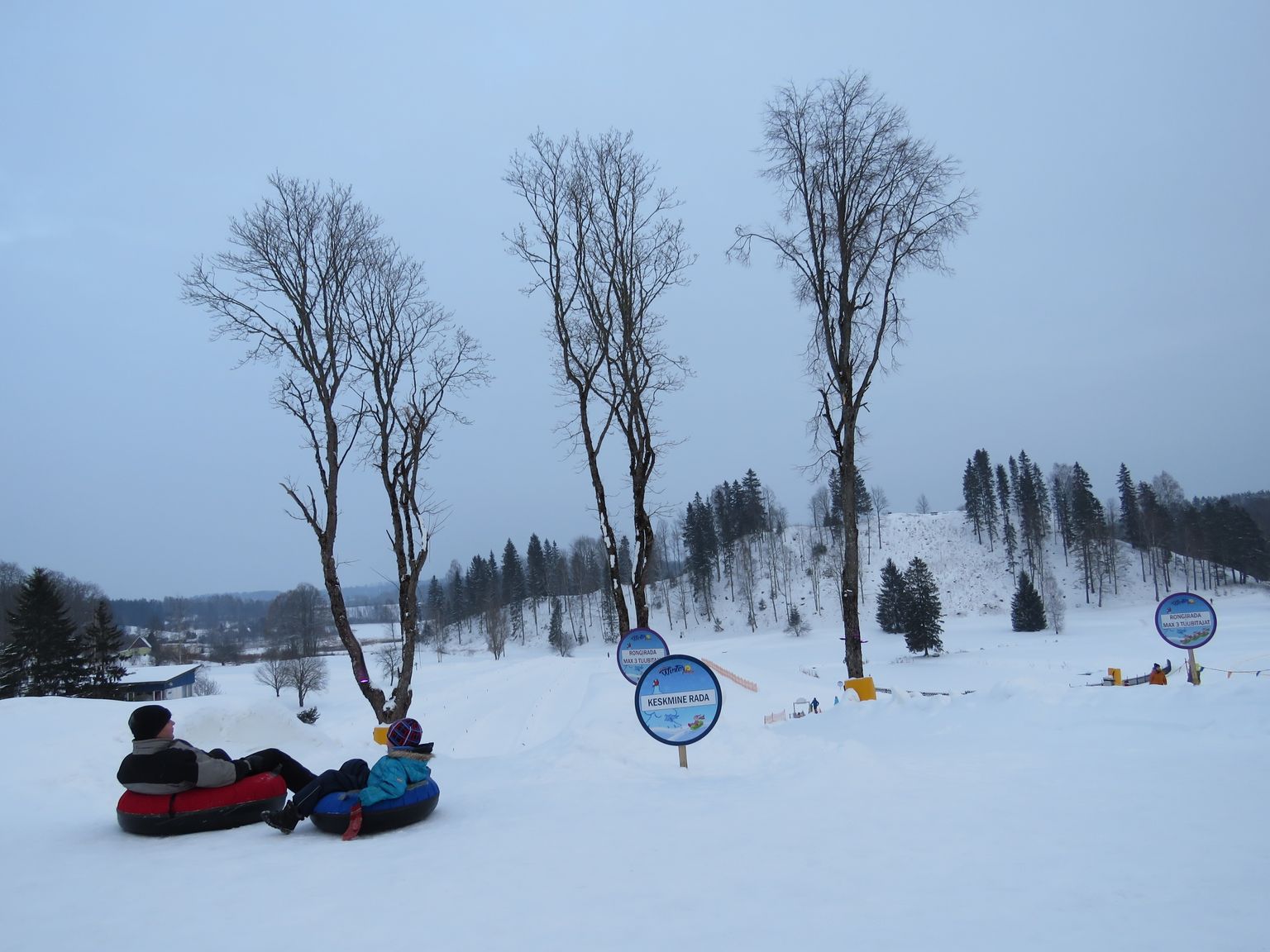 Juba lähitulevikus on Otepääl Linnamäe orus võimalik lumerõngaga sõita ja kelgutada ka suvisel rajal.