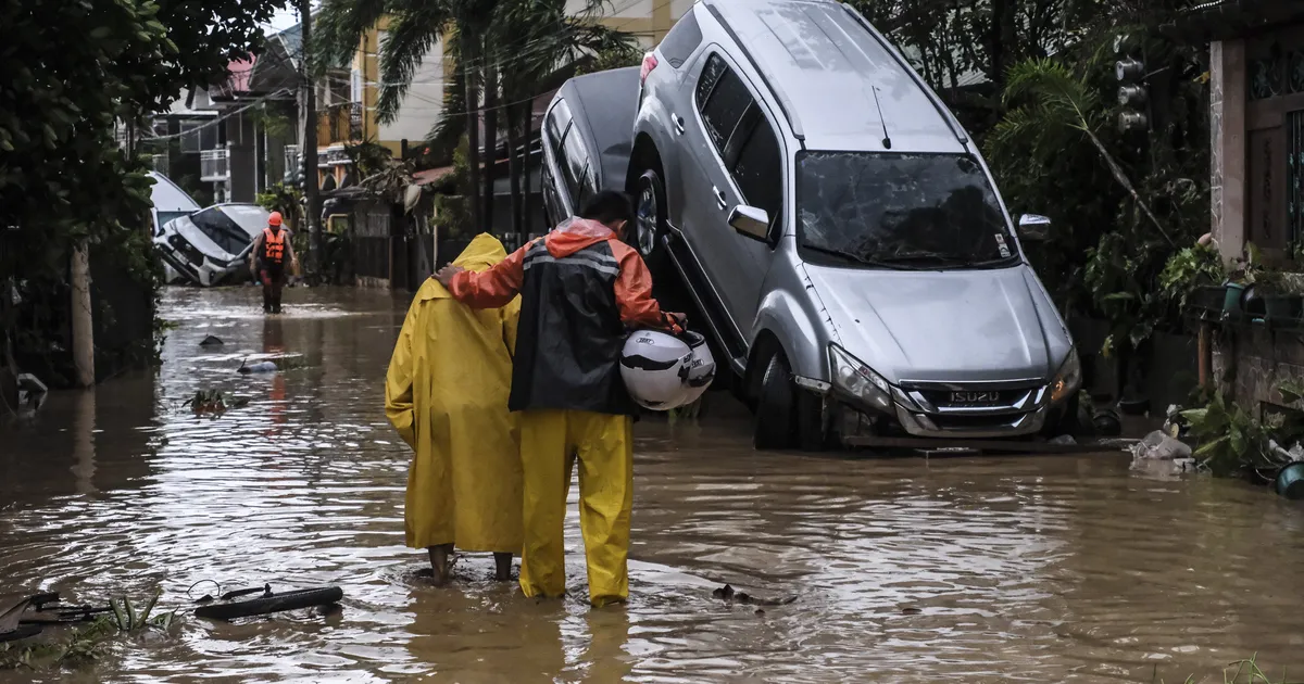 VIDEO ⟩ Filipiinidel kümneid elusid nõudnud taifuun liigub surmavatest tulvadest räsitud Vietnami poole