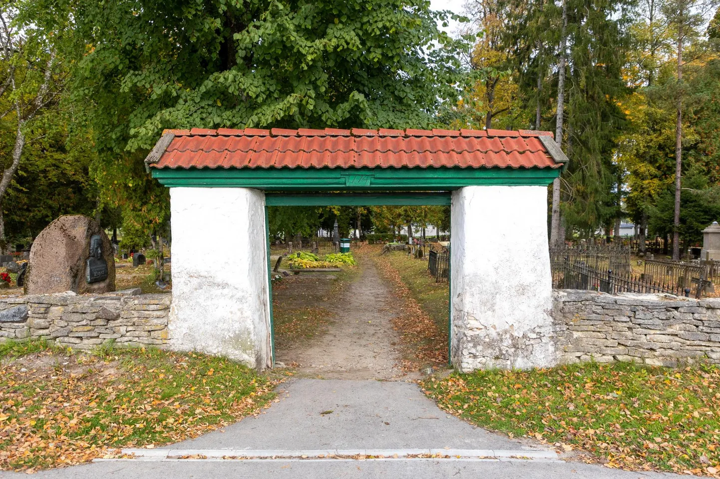 Reopalu kalmistu värav taastatakse loodetavasti veel selle aasta jooksul.