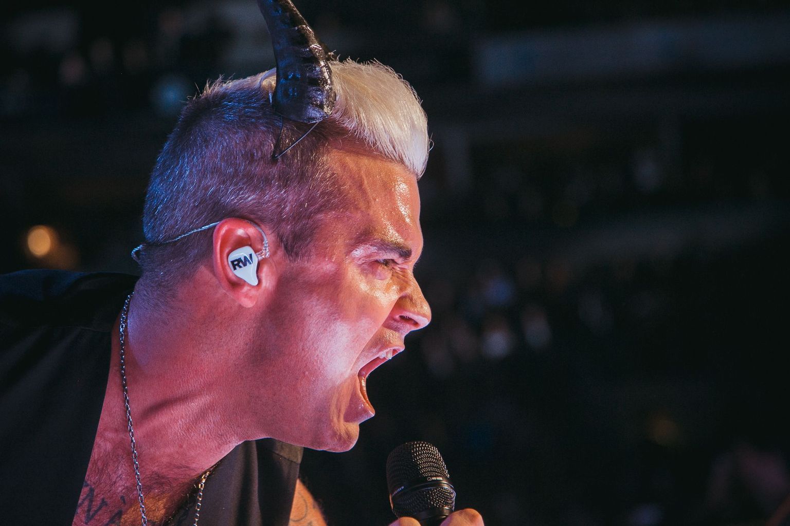 Robbie Williams möllas 6. aprillil Riias