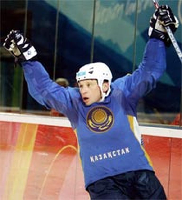 Īsts līderis. Jevgēņijs Koreškovs mačā ar Latviju guva divus vārtus un divreiz to palīdzēja izdarīt komandas biedriem. 