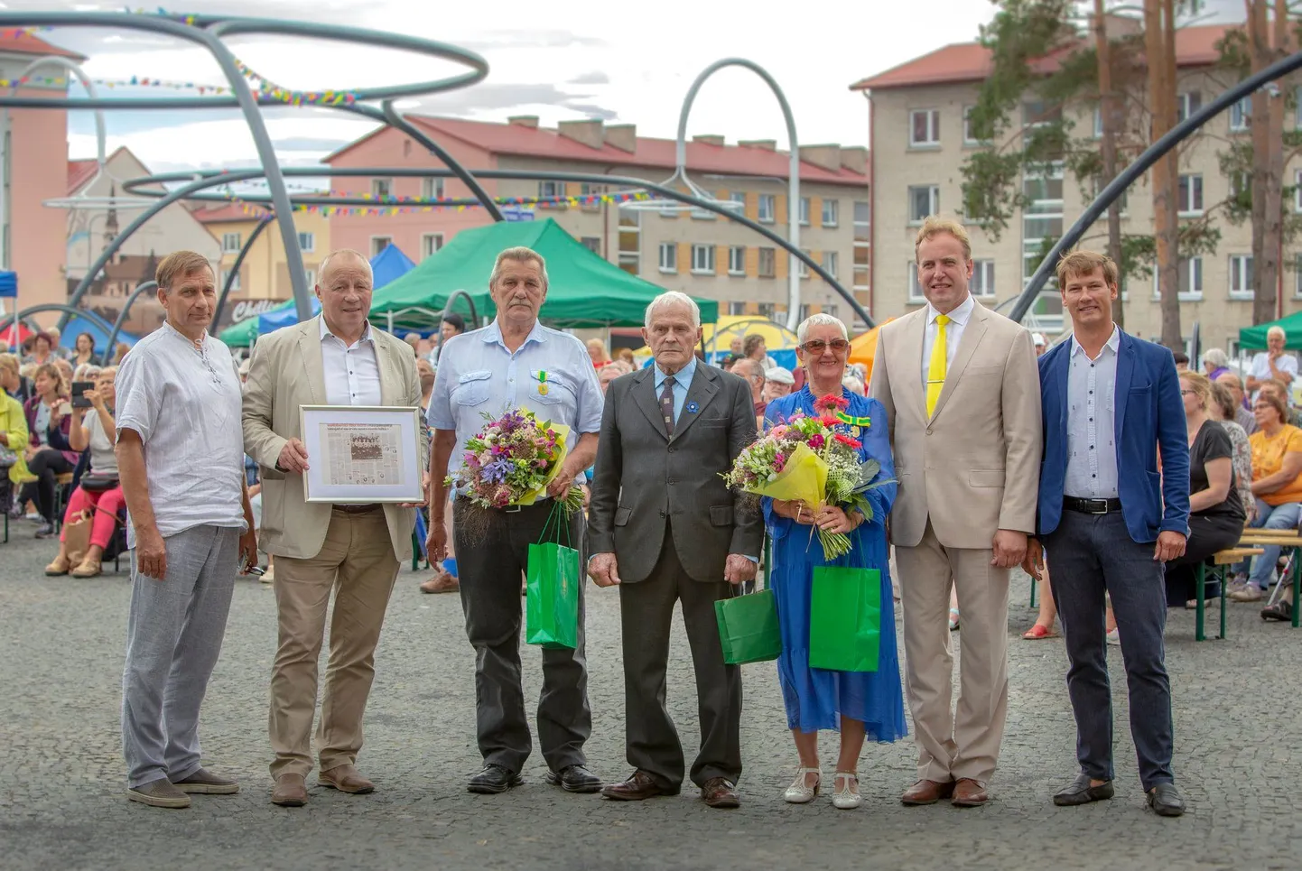 Autasude saajad keskel. Vasakult Raivo Jeenas, Olev Kasak ja Veevi Hõrak.