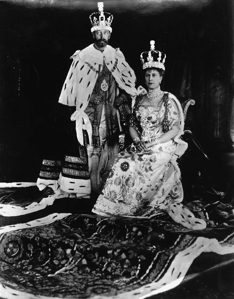 Kuningas George V ja tema abikaasa Mary oma kroonimispäeval 2. juunil 1911.