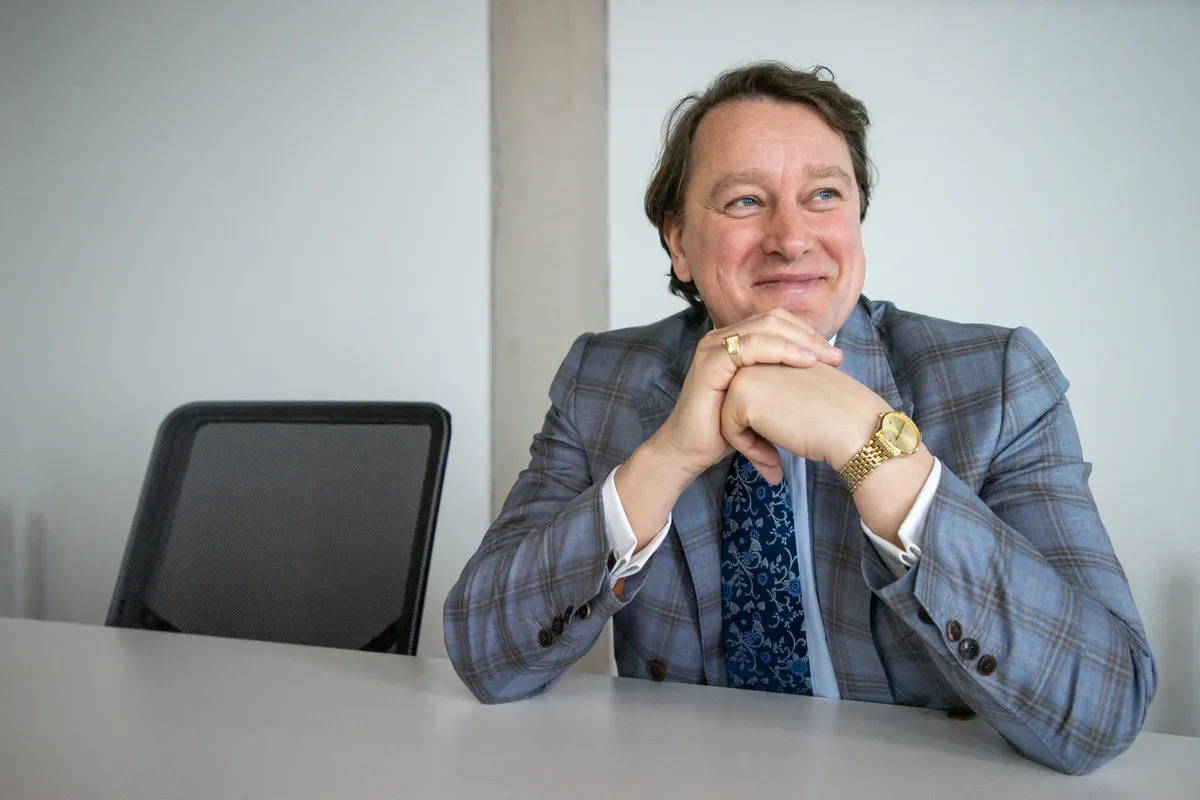 Jaanus Kangur on kolm aastat järjest valitud aasta koolitajaks, hariduselt on ta religiooniantropoloog, nii suudab ta teemat avada põnevalt ja põhjendatult.