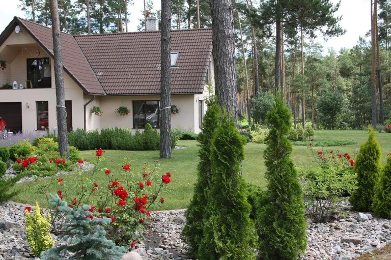 Margus ja Marje Pettai Marjametsa talu ümber on loodud äärmiselt mitmekesine aed.