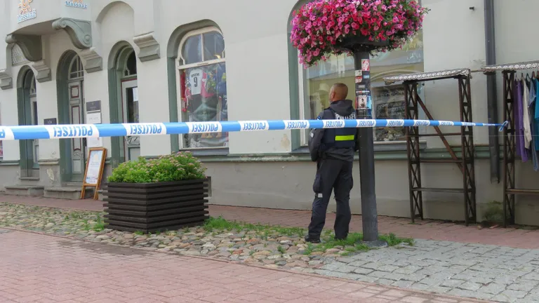 Demineerijad õhkasid südasuvel Pärnu kesklinnas veekahuri abil kahtlase kohvri.