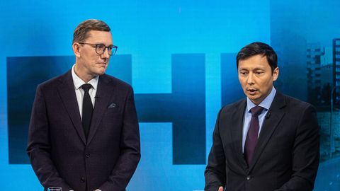 KLIPP ⟩ Avalikkuses suured rivaalid, tegelikkuses semusuhted? Mihhail Kõlvart ja peaminister Kristen Michal lõbutsesid koos roosiaias