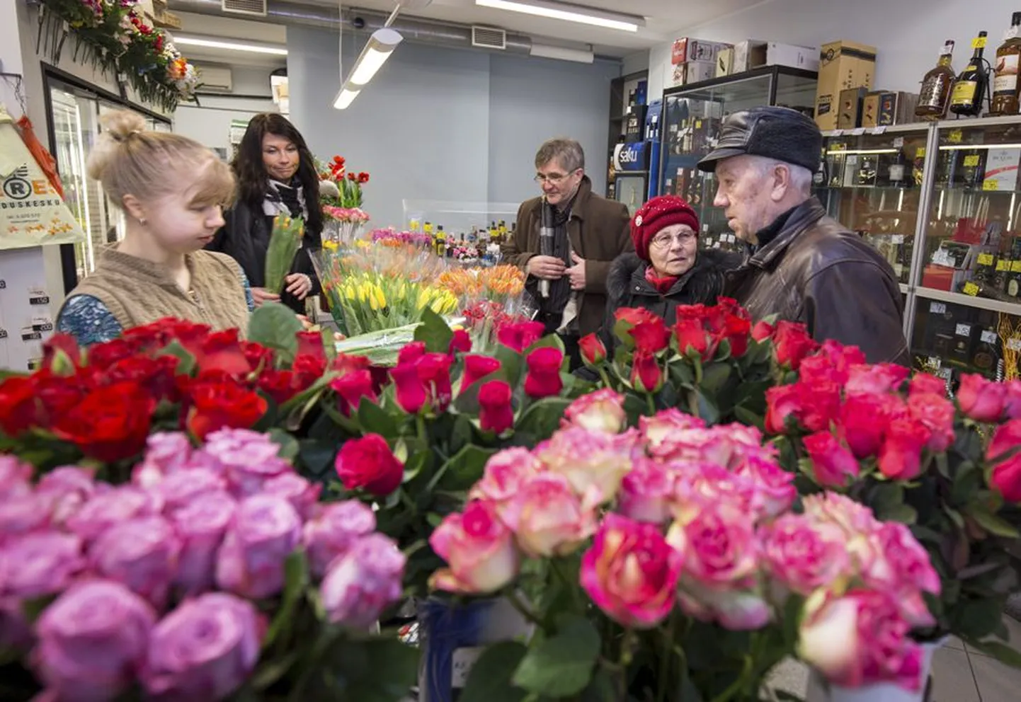 Viljandi lillepoodide menuõis naistepäeval on konkurentsitult tulp, aga ka teisi kauneid õisi ostetakse kokku tuhandete kaupa.
