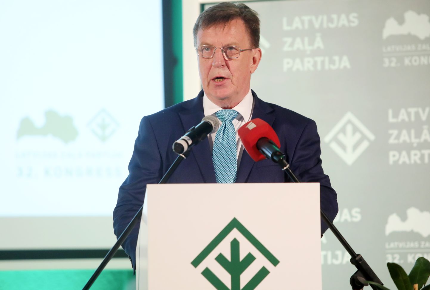 Saeimas deputāts Māris Kučinskis piedalās Latvijas Zaļās partijas ārkārtas kongresā , kurā plānots pieņemt lēmumu par pievienošanos topošajam LZP, LRA, Liepājas partijas un Ulda Pīlēna biedrības apvienotajam sarakstam 14.Saeimas vēlēšanām.