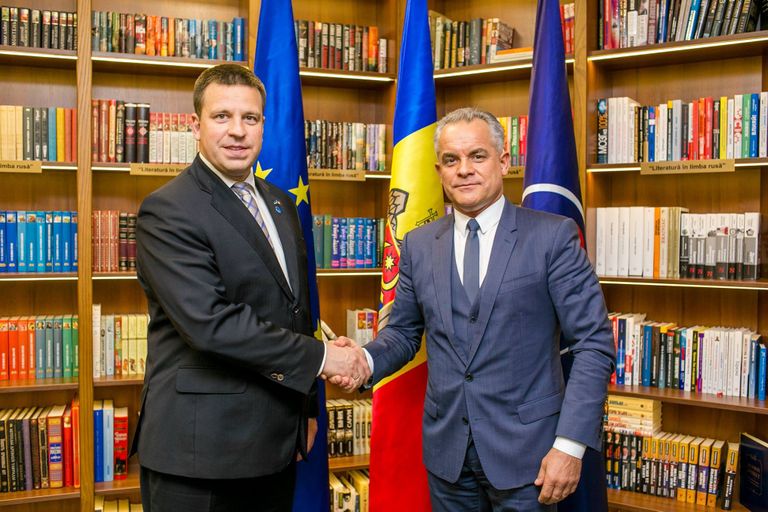 Moldova oligarh Vladimir Plahotniuc jagas sotsiaalmeedias pilte kohtumiselt Eesti peaministri Jüri Ratasega, kellega tema sõnul räägiti sellest, mida Moldova on riigi edasise arengu nimel seni teinud.