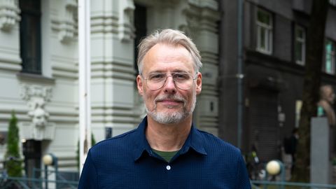«Poliitikud on omandanud vale kui meetodi»: 30 aastat uurimistööd ja selle hind – Rootsi tippajakirjaniku pihtimus