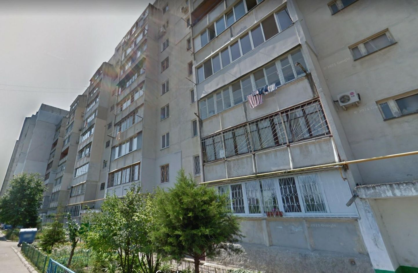 Mahachkalinska 18, Odessa. Svetlana Tšernjavskaja kodu on neljandal korrusel, tema rõdu on käterätikutega rõdu kohal