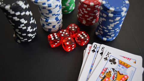 Nõustamiskeskuse juht: hasartmängusõltuvuse taga on teenusepakkujate agressiivne reklaam