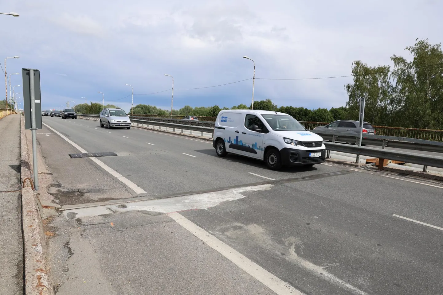 Parandatud vuugil tuleb vastu pidada kuni Sõpruse silla suure remondini.
