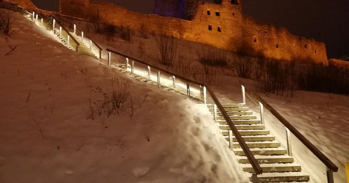 Vallimäele viivad trepid saavad valgustuse