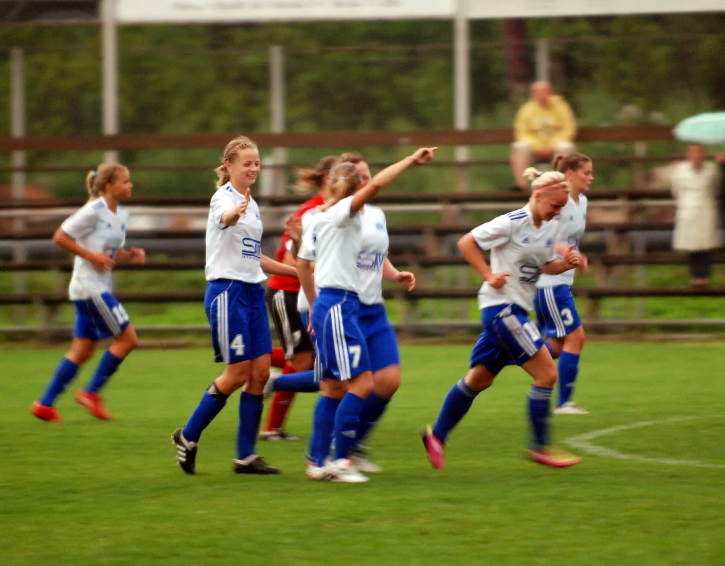 Pärnu jalgpalliklubi naiskond võitis hooaja esimese karika