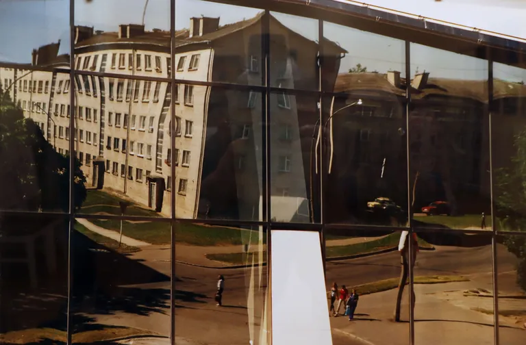Это тоже реальность, пойманная острым взглядом фотохудожника.