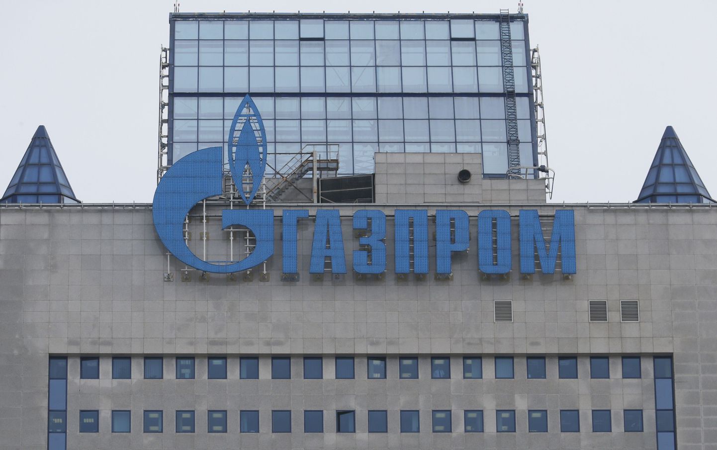 Gazpromi logo peakorteri küljel Moskvas.