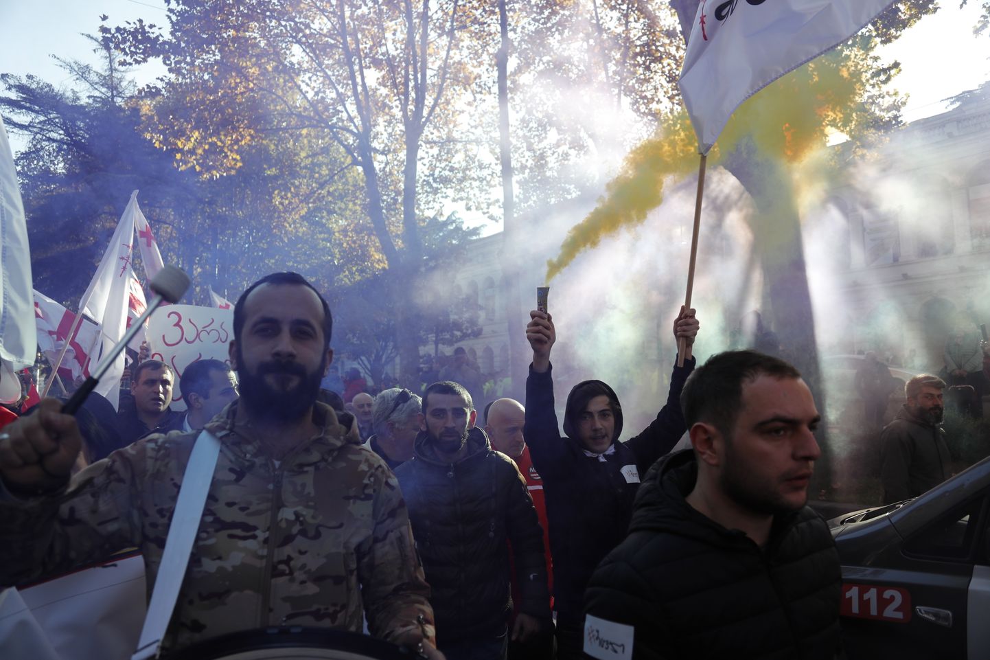 Gruusia opositsiooni toetajad pealinnas Thbilisis täna toimunud valitsusvastasel meeleavaldusel.