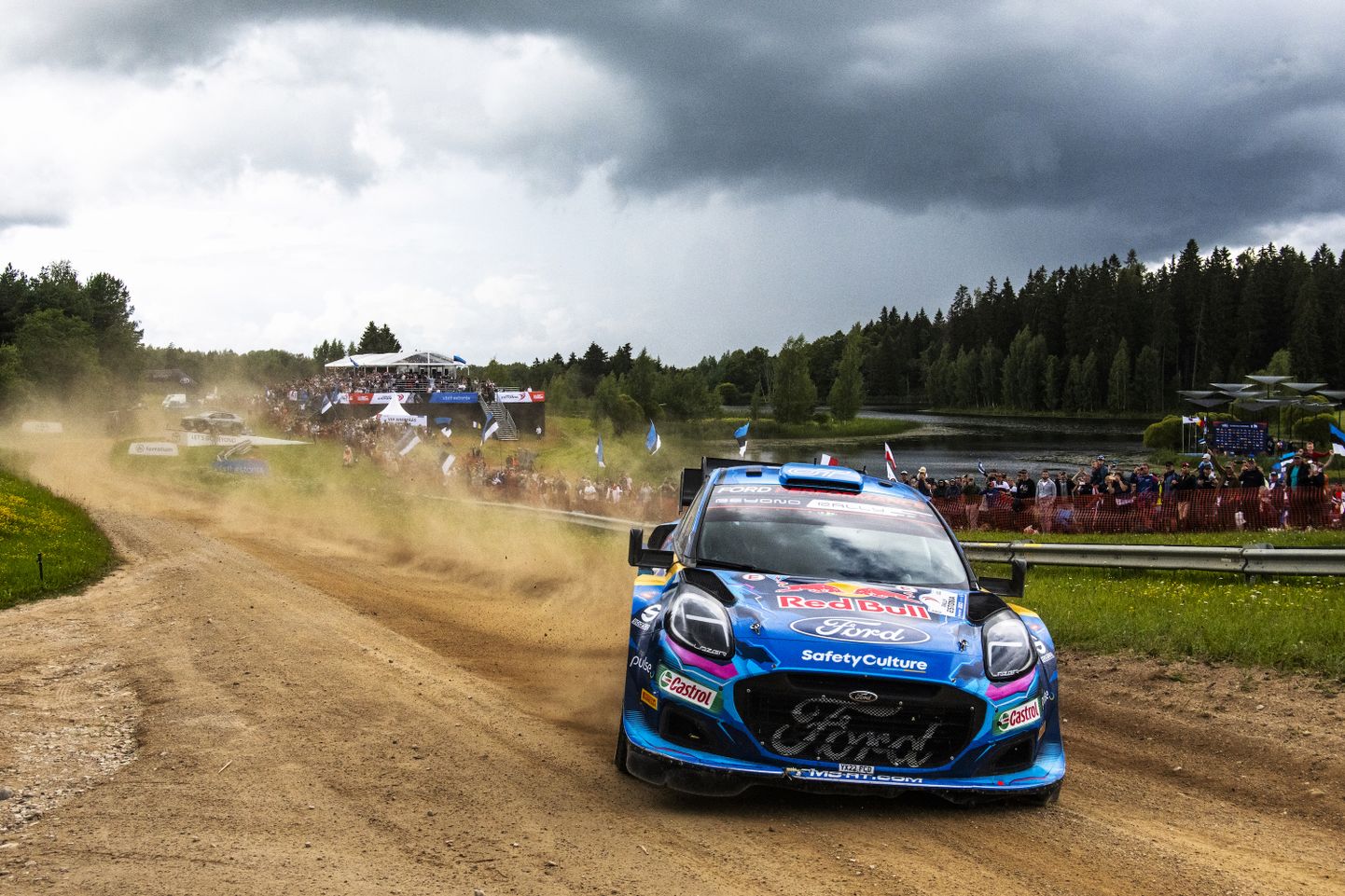 Ott Tänak Ford Puma Rally1-autoga 2023. aastal Rally Estonial. Algaval aastal võib Tänak kodumaal toimuval EM-rallil osaleda Hyundai i20 Rally1-autoga, kui tal ja meeskonnal on vähegi soovi, sest reeglid seda lubaksid.
