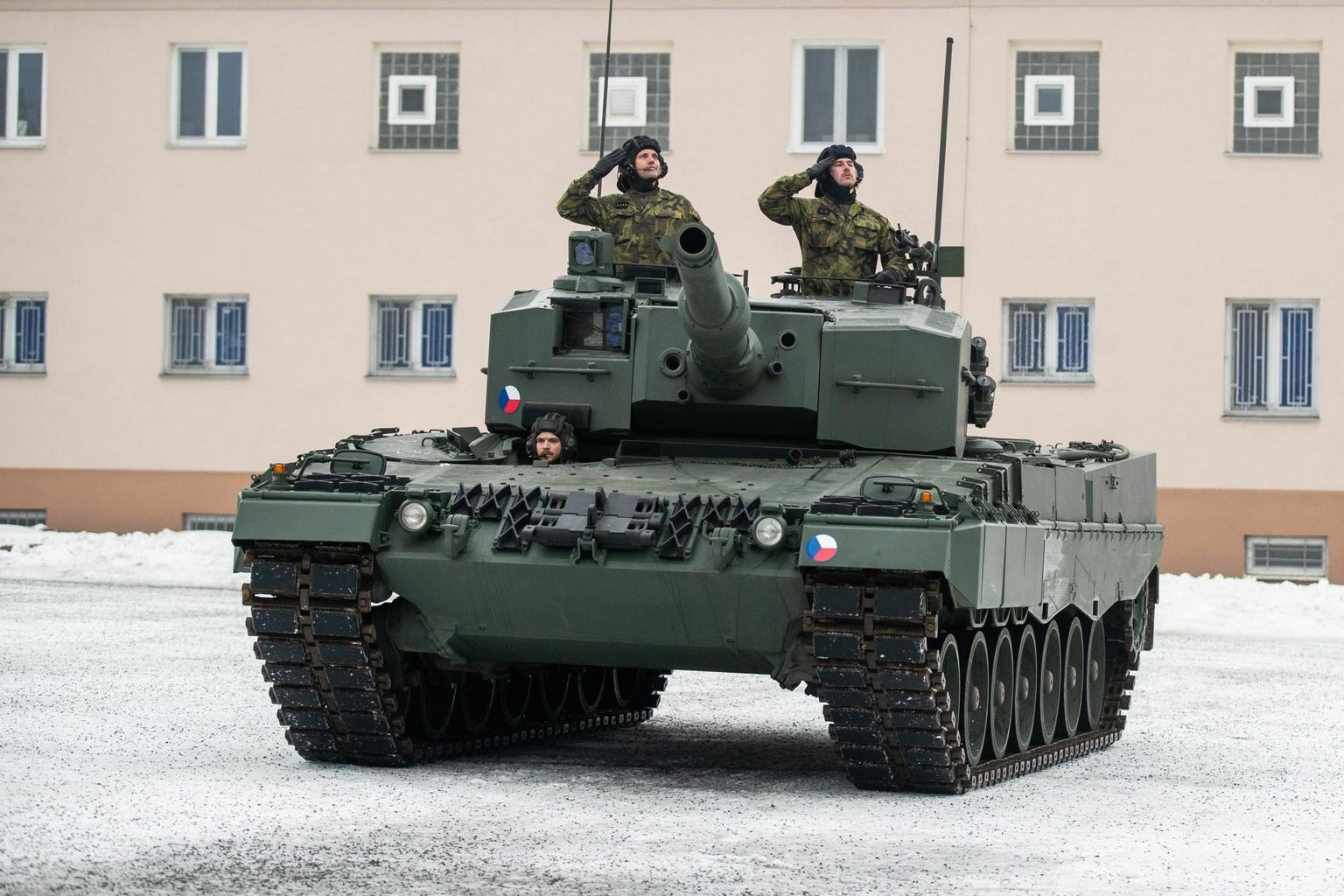 Tšehhi sõdurid mullu detsembris Leopard 2A4 tankil Přáslavices. 