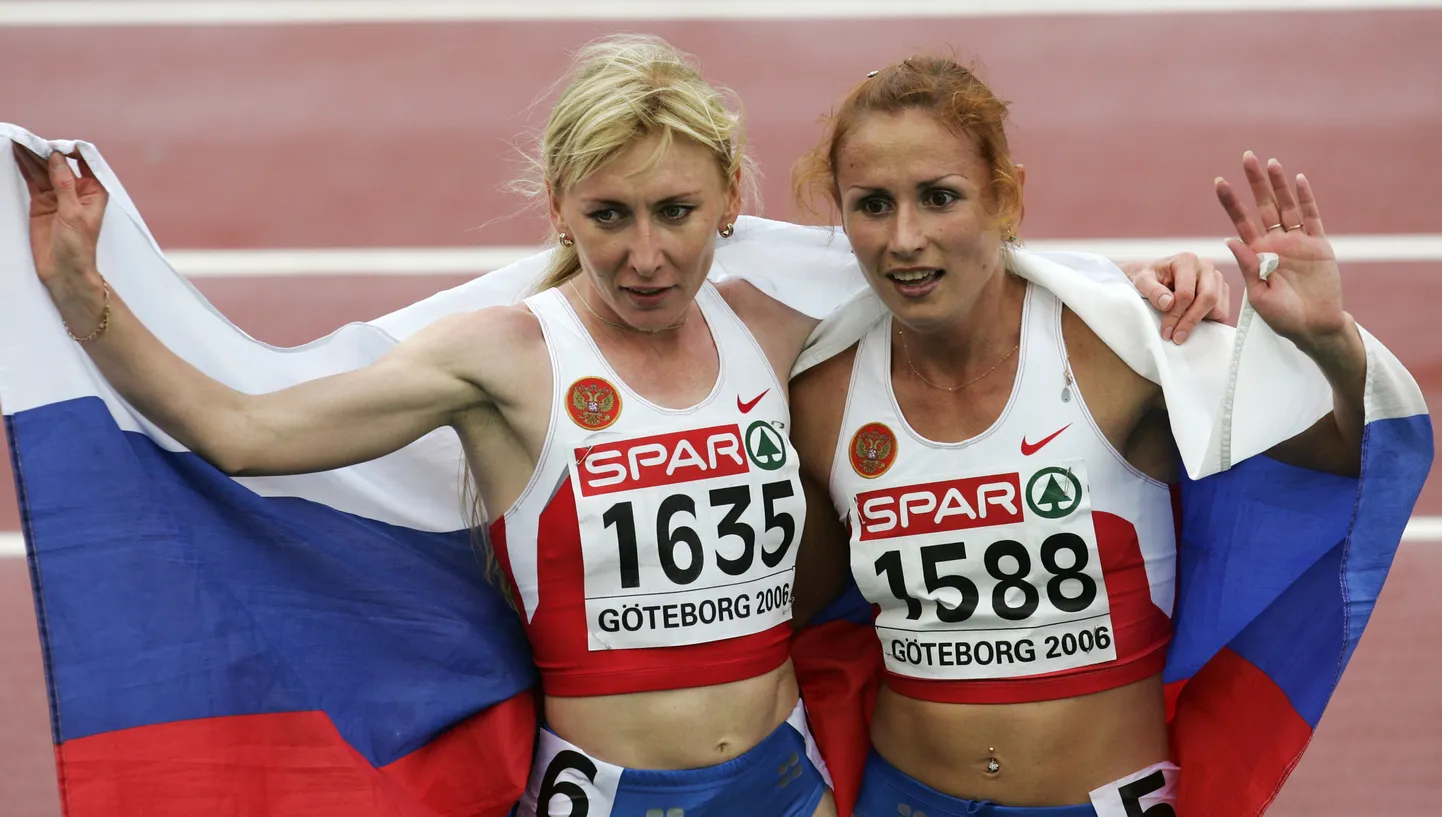 Tatjana Tomašova (no kreisās)