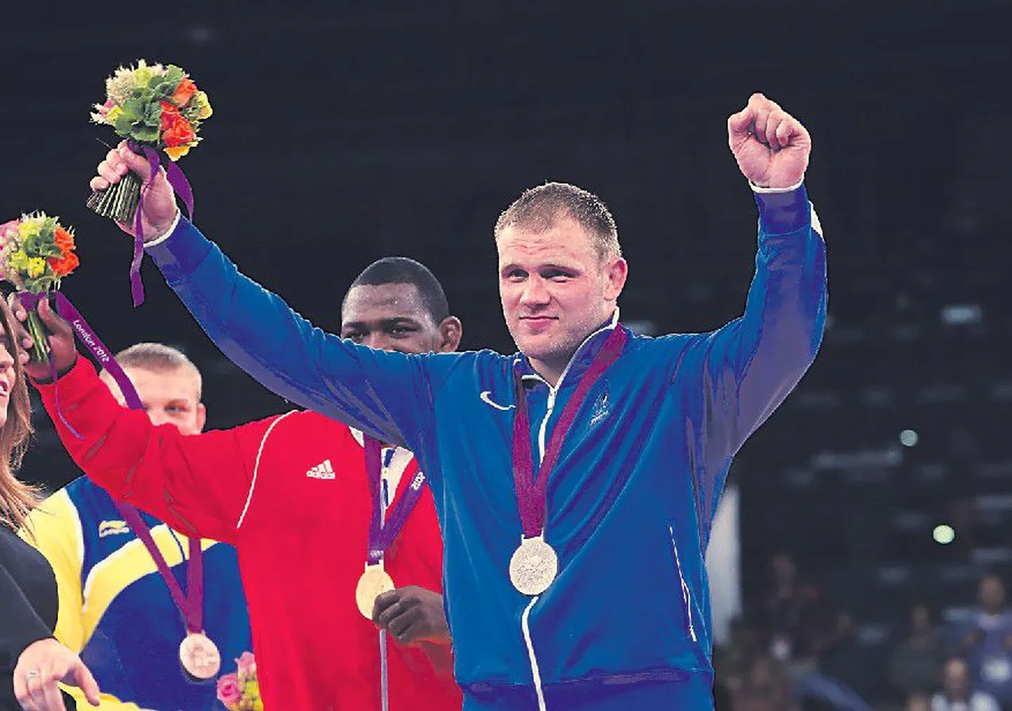 Победитель Олимпиады-2012 кубинский борец греко-римского стиля Михаин Лопес     Нуньес и серебряный призер Хейки Наби.