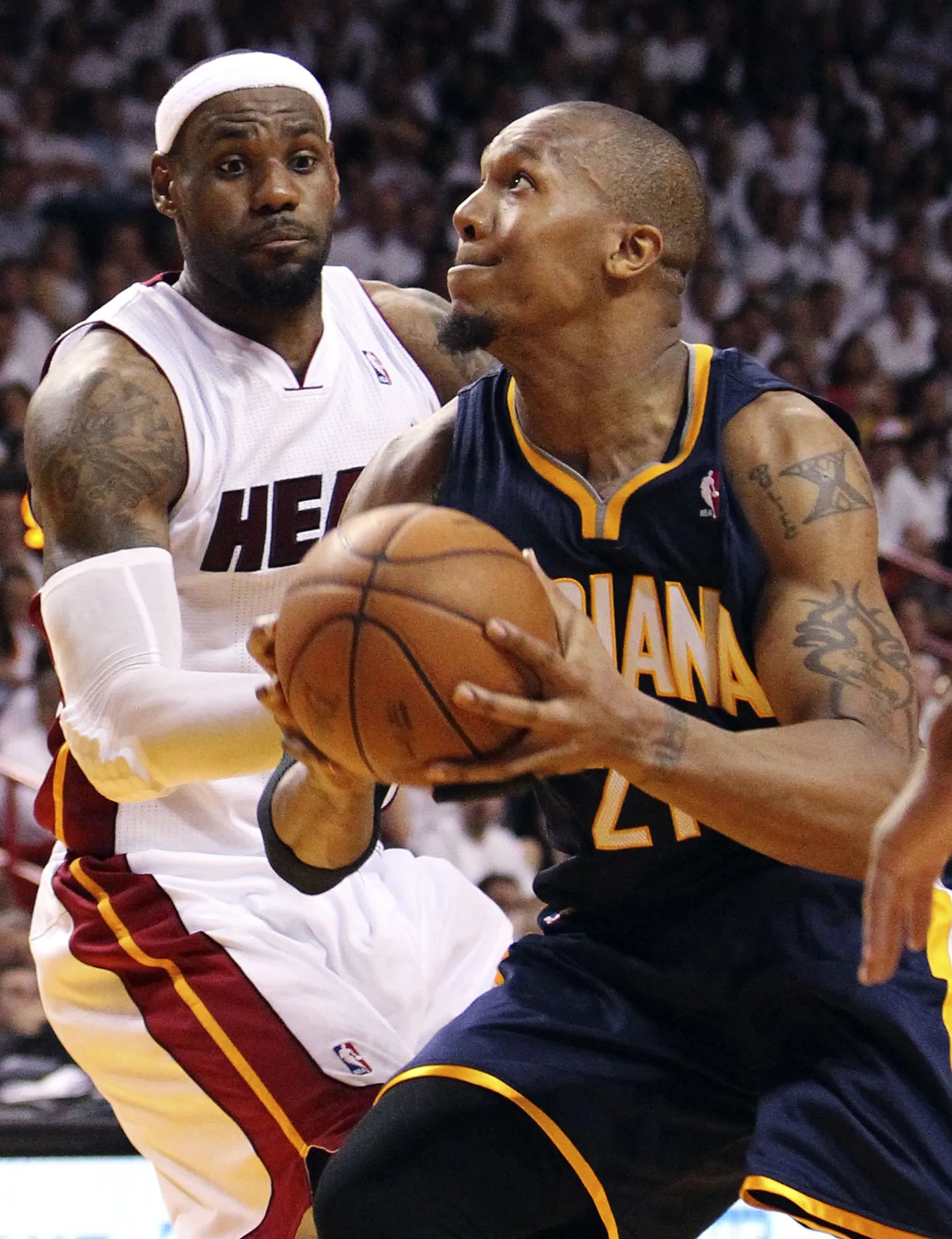 Indiana mängija David West(paremal)ja LeBron James.
