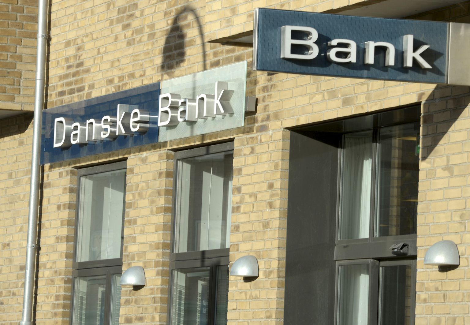Danske tekitas tohutu mainekahju Eestile ja näib, et ka Taani institutsioonid on pigem panka hoidnud, sest ei süüdistanud ettevõtet mitte rahapesus, vaid ainult nõuete rikkumises. REUTERS/Fabian Bimmer