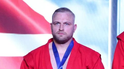 Латвийский самбист Решко объяснил, почему остался на пьедестале во время гимна России